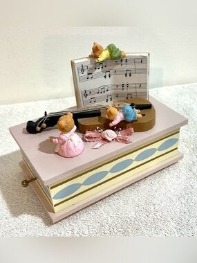 Vintage 1980s Pelman Wooden Whimsical Teddy Bear Motion Music Box